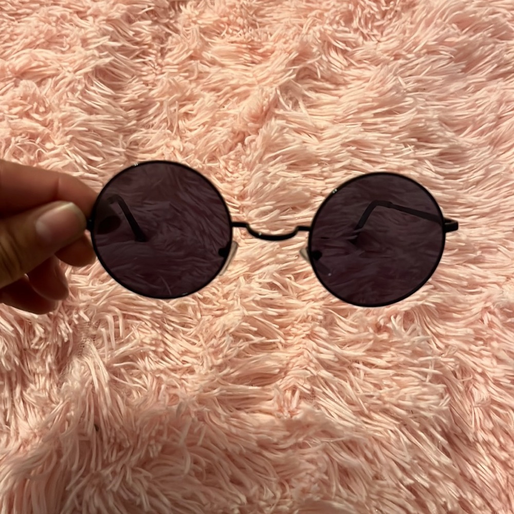 Black sunglasses , very cute and only worn a couple time s